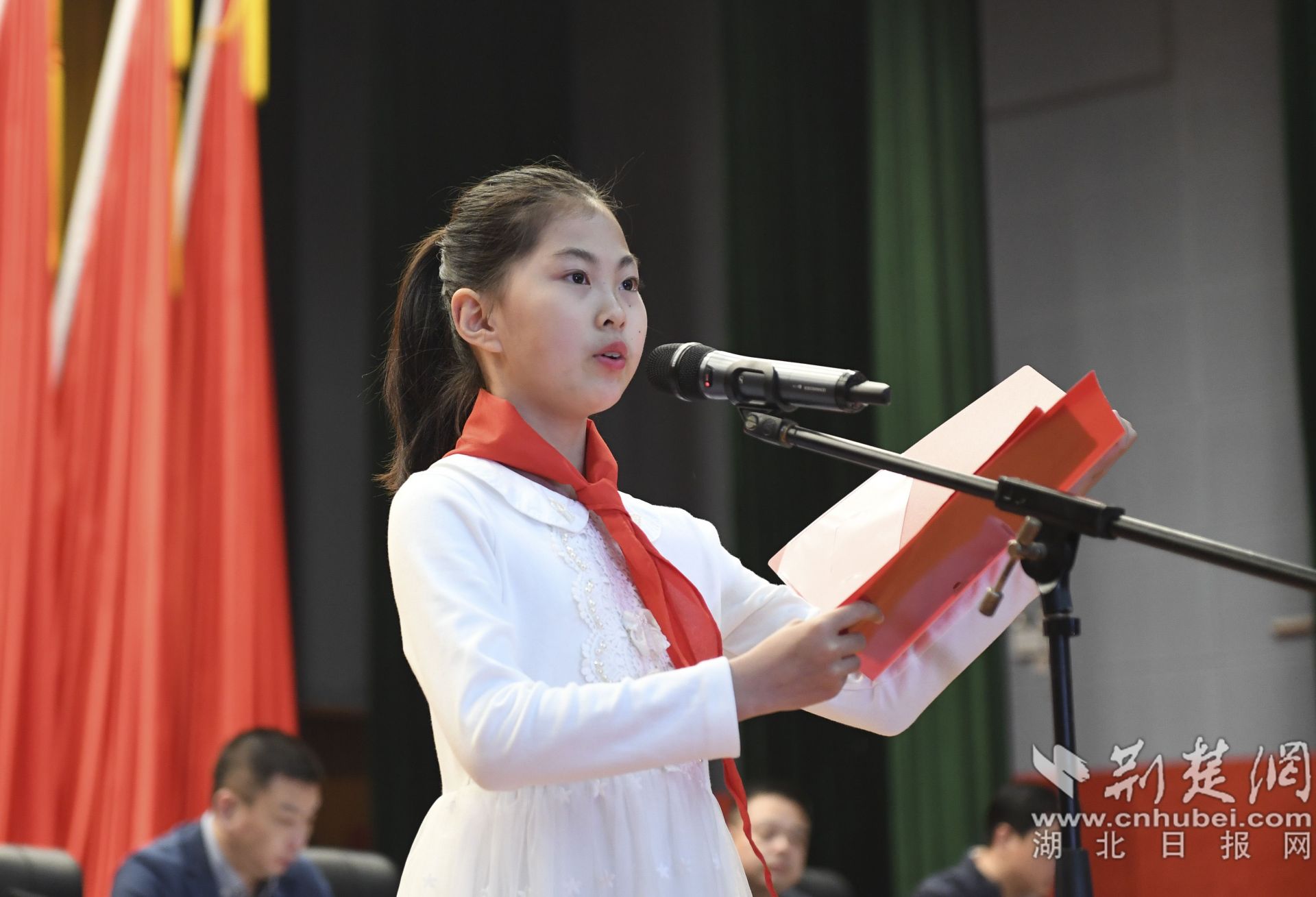 宣讀《全國文明城市創建倡議書》。.jpg.jpg